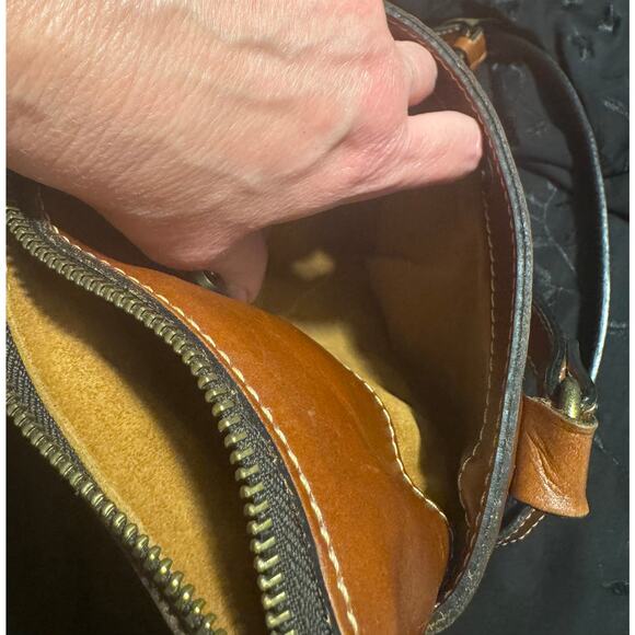 Patricia Nash Crossbody saddle bag - Picture 7 of 12